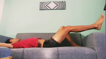 sex немного языка на диване с другом porn