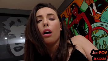 sex любительская анальная шлюшка крупным планом трахнута в жопу в видео от первого лица после минета porn