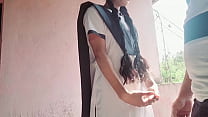sex インドの女の子に授業料を与えたサーは彼女に毛皮を与えました porn