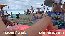 sex девушка мастурбирует на пляже porn