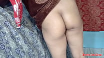 sex パキスタンのメイドは最初は躊躇していましたが最終的には赤いドーパッタで覆われている間ヒンディー語の大きなうめき声でハードなセックスをした後背位のアナル セックスに驚くほど喜んでいました porn