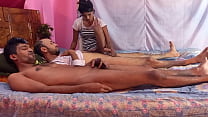 sex трах втроем с большим черным членом и натуральным белым членом в тугой киске трахает дома porn