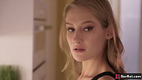 sex миниатюрная подругаблондинка глубоко заглатывает затем трахается в задницу лучшей подругой porn