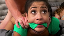 sex черная падчерица трахается с отчимом пока ее подруга с ними в постели porn
