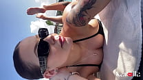 sex молоденькая брюнетка покрасовалась на курорте и пошла в свою комнату чтобы отсосать своему парню и набрать молоко porn