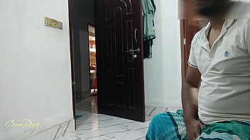sex засветил хуй настоящей индийской горничной porn