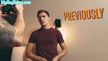 sex грязный ебарь проник в анальную дырку крошечного ебарягея porn