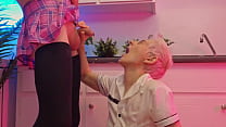 sex 彼女のかわいい顔に小便 porn