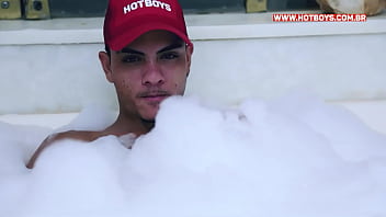 sex трахаю горячего молодого мужчину в ванне дома porn