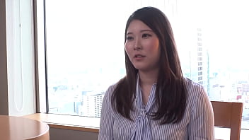sex httpsxgdrhzqy 섹스가 취미라고 말하는 성적으로 활동적인 유부녀가 남편의 허락을 받아 포르노에 출연하게 된 것 그녀는 큰 자지를 맛보고 그것이 그녀의 털이 많은 보지에 삽입될 때 기쁨에 빠져듭니다 porn