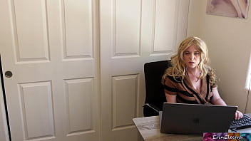 sex мачеху трахнули в офисе во время работы porn