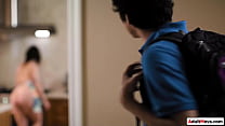 sex пасынок находит грудастую мачеху голой porn