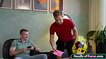 sex familyofpervscom пасынок и лучшая подруга трахают его грудастую мачеху porn