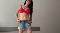 sex в джинсовой мини юбке без трусиков прыгаю над твоим лицом и мастурбирую для тебя porn