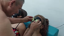 sex горячий отчим дает своим падчерицам немного расслабиться porn