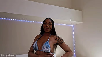sex ts beauty не может насытиться большим членом с участием leilani li porn