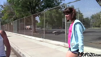 sex mofozocom 18летняя любительница соблазняет мотоциклиста porn