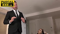 sex красотка смешанной расы сквиртует после грубой скачки на хуе porn