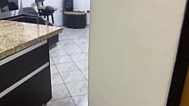 sex отчим попался в ловушку своей падчерицы с большой задницей в хило на мебели в гостиной porn