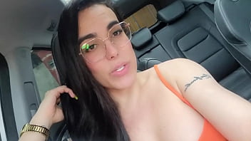 sex チンポの配達日中ドライブ中に小さな売春婦のお尻を犯したなんておいしいんだろう porn