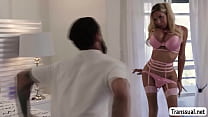 sex фигуристая блондинкатранс скачет на большом члене сводного брата porn