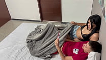 sex моя сводная сестра удивляет меня мастурбацией пока я просматриваю галерею ее мобильных телефонов porn
