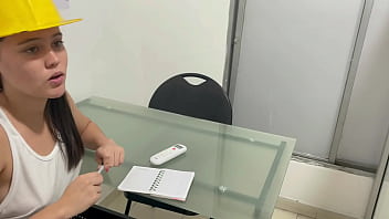 sex сексуальная строительница приезжает чтобы сделать ремонт в моем доме и в итоге заводит меня пока не трахает меня и porn