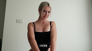 sex сексуальная загорелая блондинка сосет член и просит ее трахнуться просто не кончай на меня porn