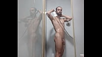 sex я принимаю горячий душ показывая свое тело и свой большой член porn