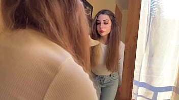 sex я собираюсь убраться в доме нового клиента я не хотела идти но я была нужна моему боссу клиент застал меня врасплох porn
