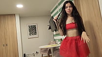 sex красивая женщина в красной юбке и без нижнего белья хочет чтобы ее трахнули в качестве рождественского подарка porn
