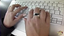 sex выдающейся секретарше нужна хорошая тренировка киски после тяжелого рабочего дня porn