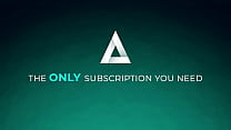 sex крошечная американская молодая женщина китайского происхождения скачет на парне через ворота любви porn