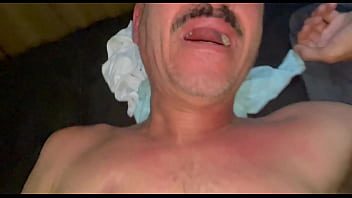sex швейцар вошел в комнату в то время когда самцы трахались тоже вошел в член и вкусно застонал полный красный porn