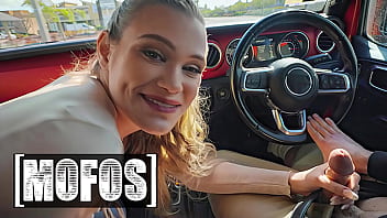 sex чарльз дера оплачивает все счета в доме а это означает что доля его подруги хлои роуз в том чтобы его член был porn