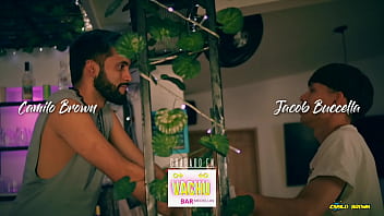 sex латиноамериканец с большим хуем camilo brown трахает маленького твинка jacob buccella без презерватива делает ему porn