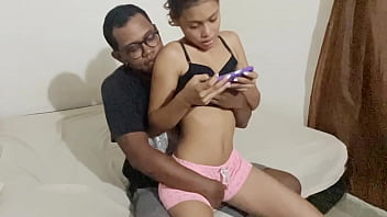 sex мой сводный брат учит меня играть на мобильном телефоне вставляя в меня свой огромный член porn