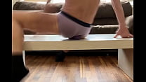 sex растяжка и скручивания в замедленном темпе на столе в нижнем белье с шариками porn