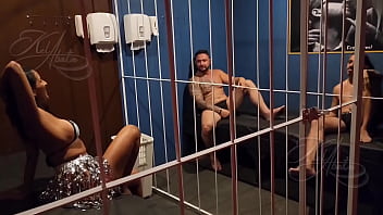 sex меня арестовали на карнавале и в итоге я трахалась с двумя горячими парнями в тюрьме porn