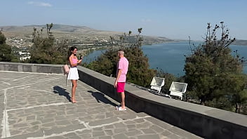 sex незнакомец пригласил парочку на чай но случился битройничок его большой член трахнул сразу и в попку и в киску 379 porn
