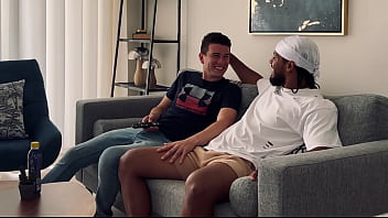 sex трейлер золотокорщик турист с мужчиной вергона межрасовый porn