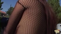 sex 巨乳のアレクシスシルバーが自分のろくでなしを男に差し出し男はそれを体当たりして絶頂する porn