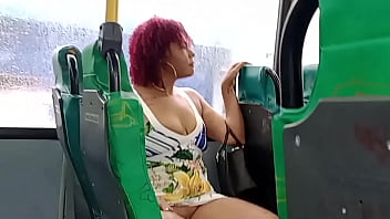 sex バスの中で見せびらかしたら寝取られが私の下着に触れた porn