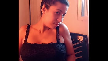 sex моя возбужденная кузина снимает видео трогая себя и показывая мне свое нижнее белье porn