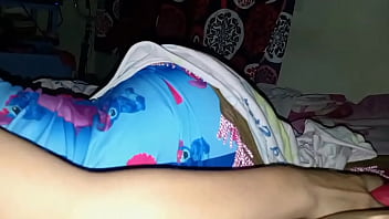 sex возбуждённую крошку трахает отчим утром porn
