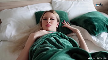 sex мачеха просила не беспокоить ее после клуба но нет я хочу чтобы она попробовала мой член porn
