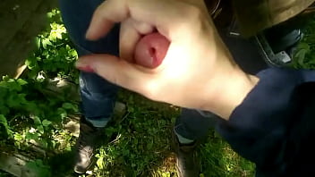 sex 妻の携帯電話からのビデオ公園で通りすがりの男が妻にお金を払って妻が彼のペニスをしごいて射精射精公衆の面前で公共の場でのオナニー屋外屋外公共の場で手コキオナニー女の子がペニスをオナニー熟女売春婦の妻 porn