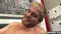 sex прямой красавчик дергает его член за деньги в любительском видео porn