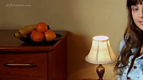 sex сексуальная молодая девушка раздевается и соблазняет porn