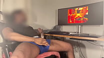 sex 06  стройная белая цыпочка в очках тверкает porn